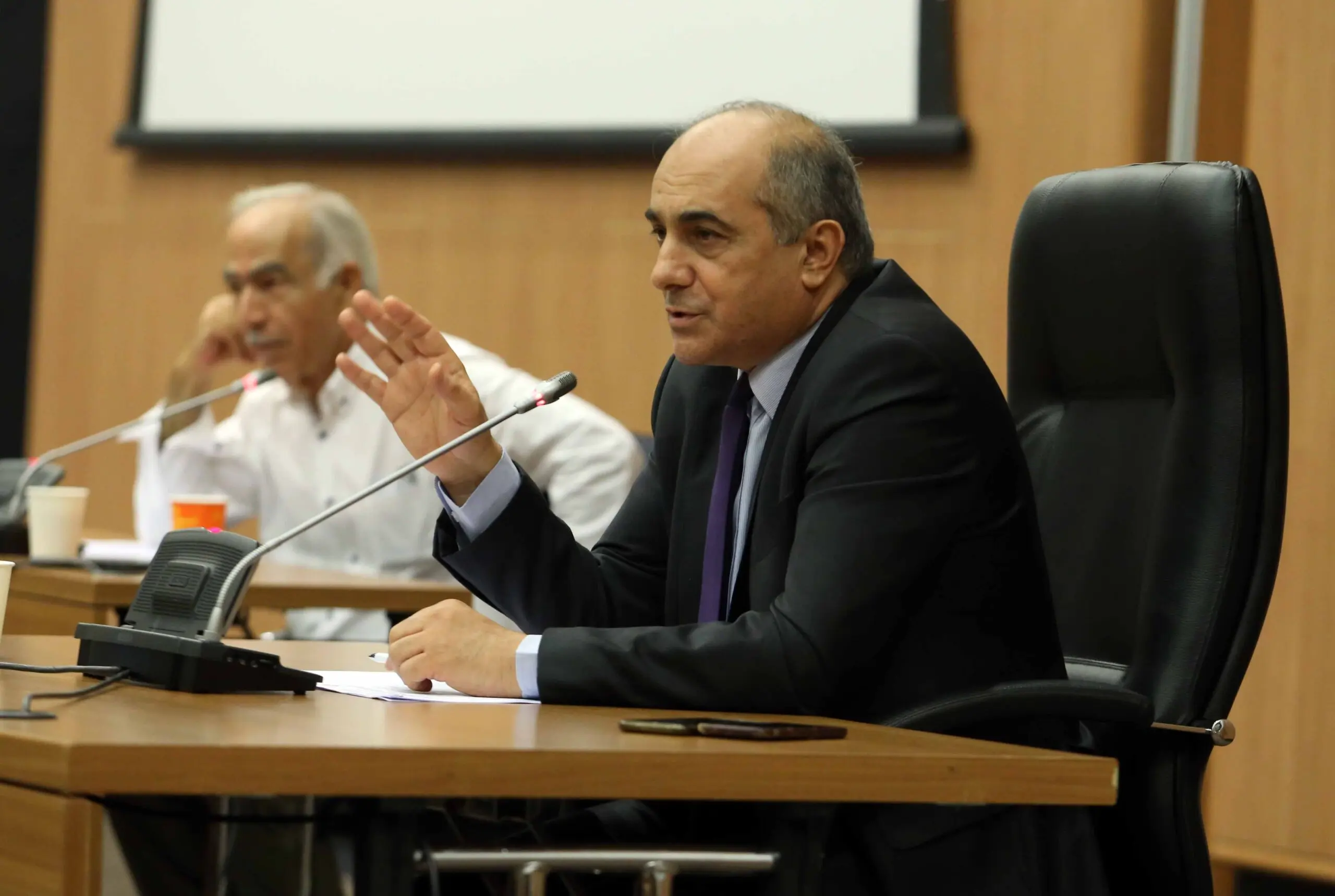 Αναβλήθηκε η Ad Hoc για τα ΠΕΠ