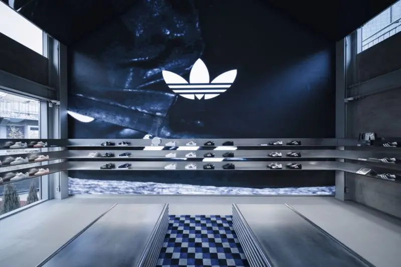 Ιστορικό ρεκόρ εσόδων για την Adidas παρά τις παγκόσμιες εμπορικές εντάσεις