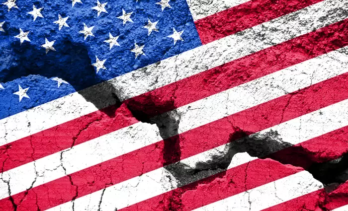 FT: Ο διχασμός στις ΗΠΑ και οι φόβοι που υποβόσκουν για την δημοκρατία
