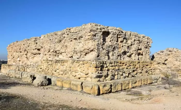 Ο Δήμος Αγλαντζιάς συντονίζει την ανάδειξη του Κάστρου Λα Κάβα στον Άρωνα