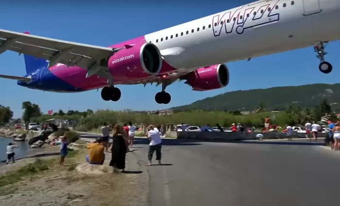 Προσγείωση που κόβει την ανάσα (Βίντεο)