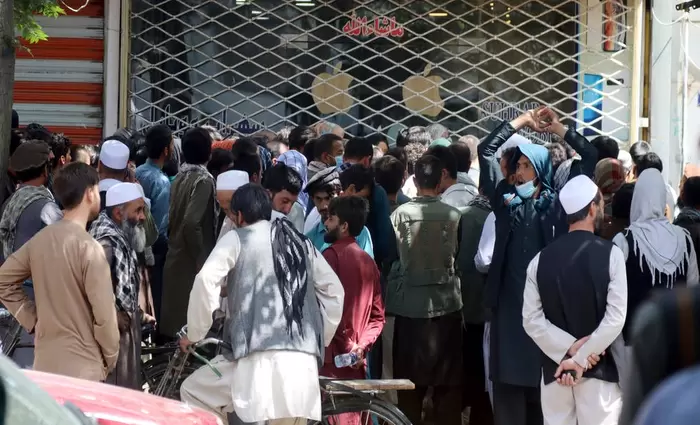 Αφγανιστάν: Επαναλειτουργούν με όριο αναλήψεων οι τράπεζες