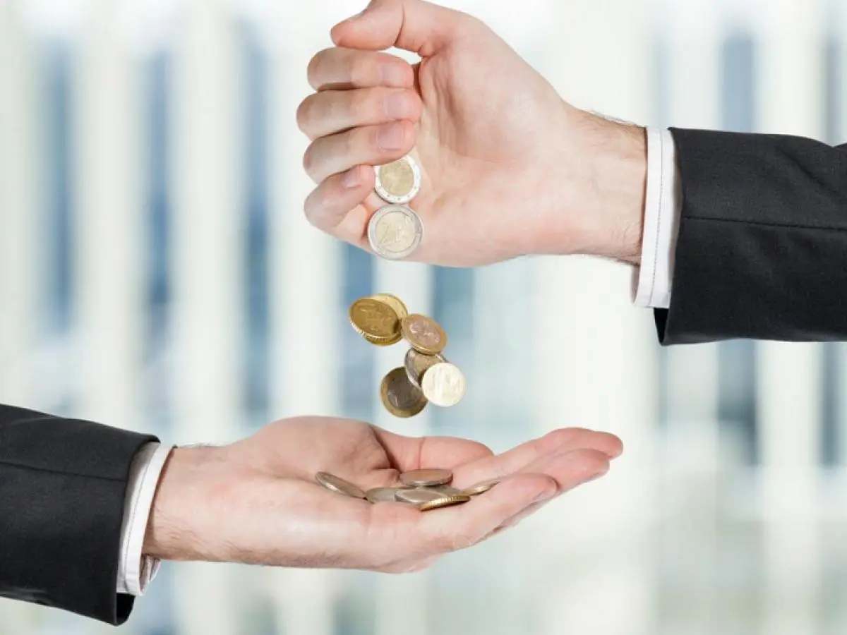 Προχωρούν οι συζητήσεις για τον κατώτατο μισθό