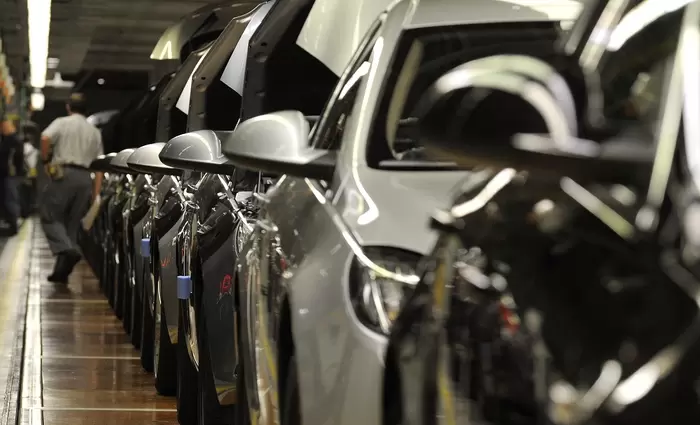 Νέες συλλήψεις για την κομπίνα με τα χτυπημένα οχήματα (BINTEO)