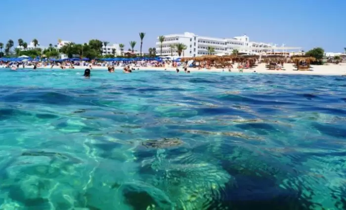 Mirror: Η Αγ. Νάπα ιδανικός προορισμός για οικογενειακές διακοπές