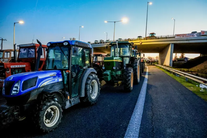 'Εξω από το Προεδρικό οι αγρότες- Παρέδωσαν το υπόμνημα στον Γ.Δ. του Υπ. Γεωργίας