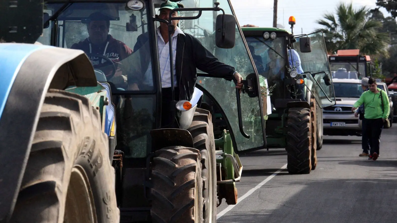 Βγαίνουν στους δρόμους με τρακτέρ οι σιτηροπαραγωγοί