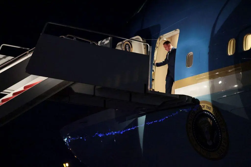 Τραμπ: Το Airforce One επέστρεψε στις ΗΠΑ λόγω τεχνικού προβλήματος