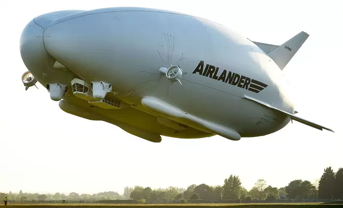 Αυτό είναι το μεγαλύτερο αεροσκάφος στον κόσμο (pics)