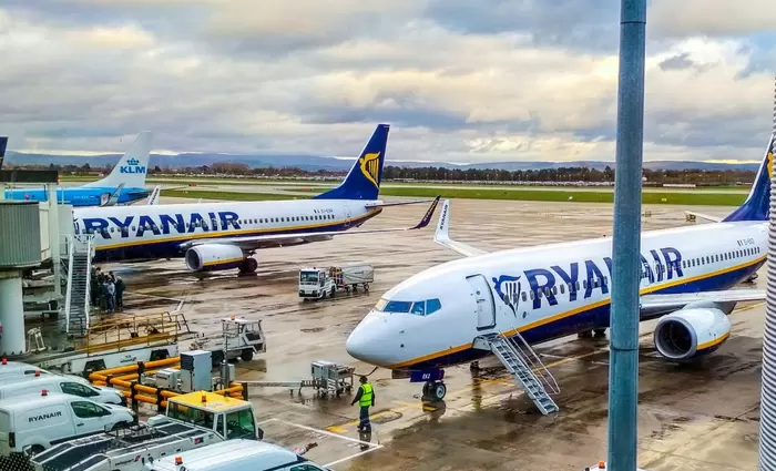 Η Ryan Air μειώνει τα δρομολόγια της από την Ελλάδα