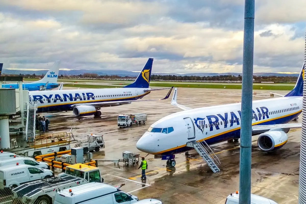 Η Ryan Air μειώνει τα δρομολόγια της από την Ελλάδα