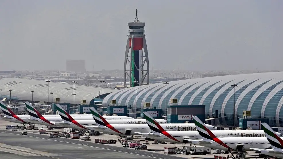Αναστέλλονται όλες οι πτήσεις από και προς τα Ηνωμένα Αραβικά Εμιράτα