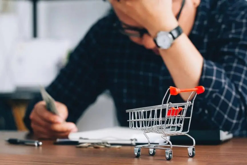 Κραυγή απόγνωσης από νοικοκυριά: «Δεν τα βγάζουμε πέρα» λένε οι 4 στους 10