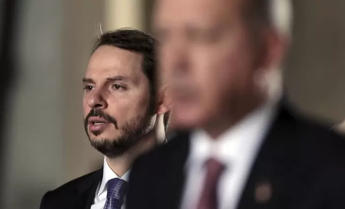 Έσπασε τη σιωπή του ο γαμπρός του Ερντογάν