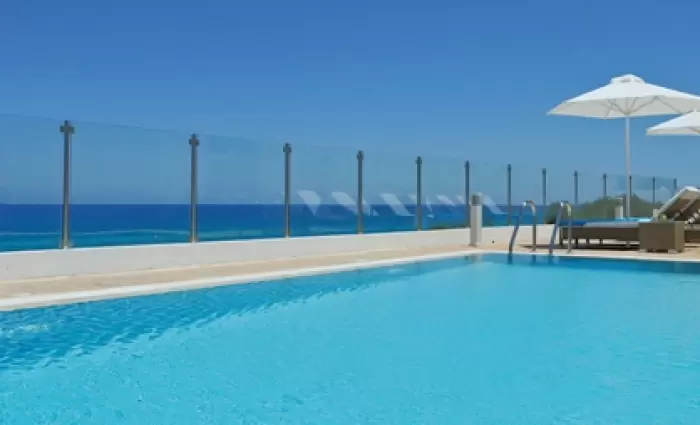 Ονειρεμένες καλοκαιρινές διακοπές στα ξενοδοχεία της Louis Hotels