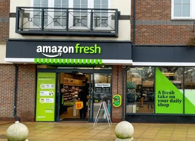 H Amazon βάζει λουκέτο σε όλα τα ανέπαφα παντοπωλεία της στο Λονδίνο