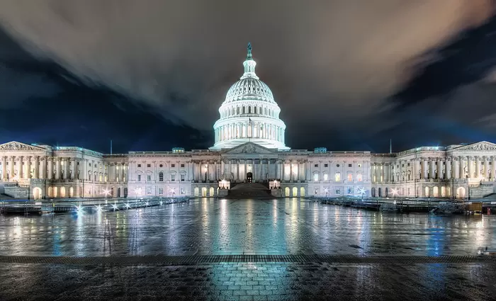 Financial Times: Οι Αμερικανοί καπιταλιστές πρέπει να ασπαστούν τον «σοσιαλισμό»