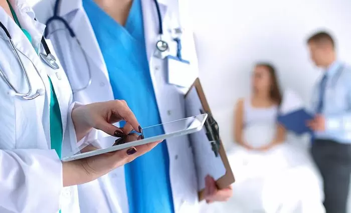 Απεργιακές κινητοποιήσεις εντός των επόμενων ημερών από κυβερνητικούς ιατρούς