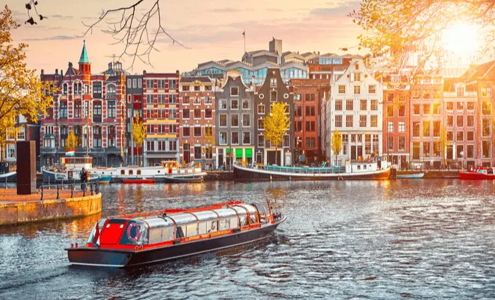 Στην Ολλανδία διαγράφουν τα χρέη των νέων