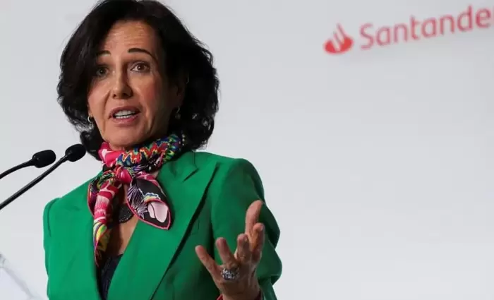 Άνα Μποτίν (Santander): Η υπερβολική ρύθμιση βάζει σε κίνδυνο την οικονομία της Ευρώπης