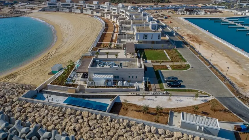 Η εμπορική ζώνη της Mαρίνας της Αγίας Νάπας ανοικτή για το κοινό