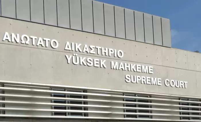 Για τρία νομοθετήματα διασταυρώνουν τα ξίφη τους δικαστικά Βουλή και ΠτΔ