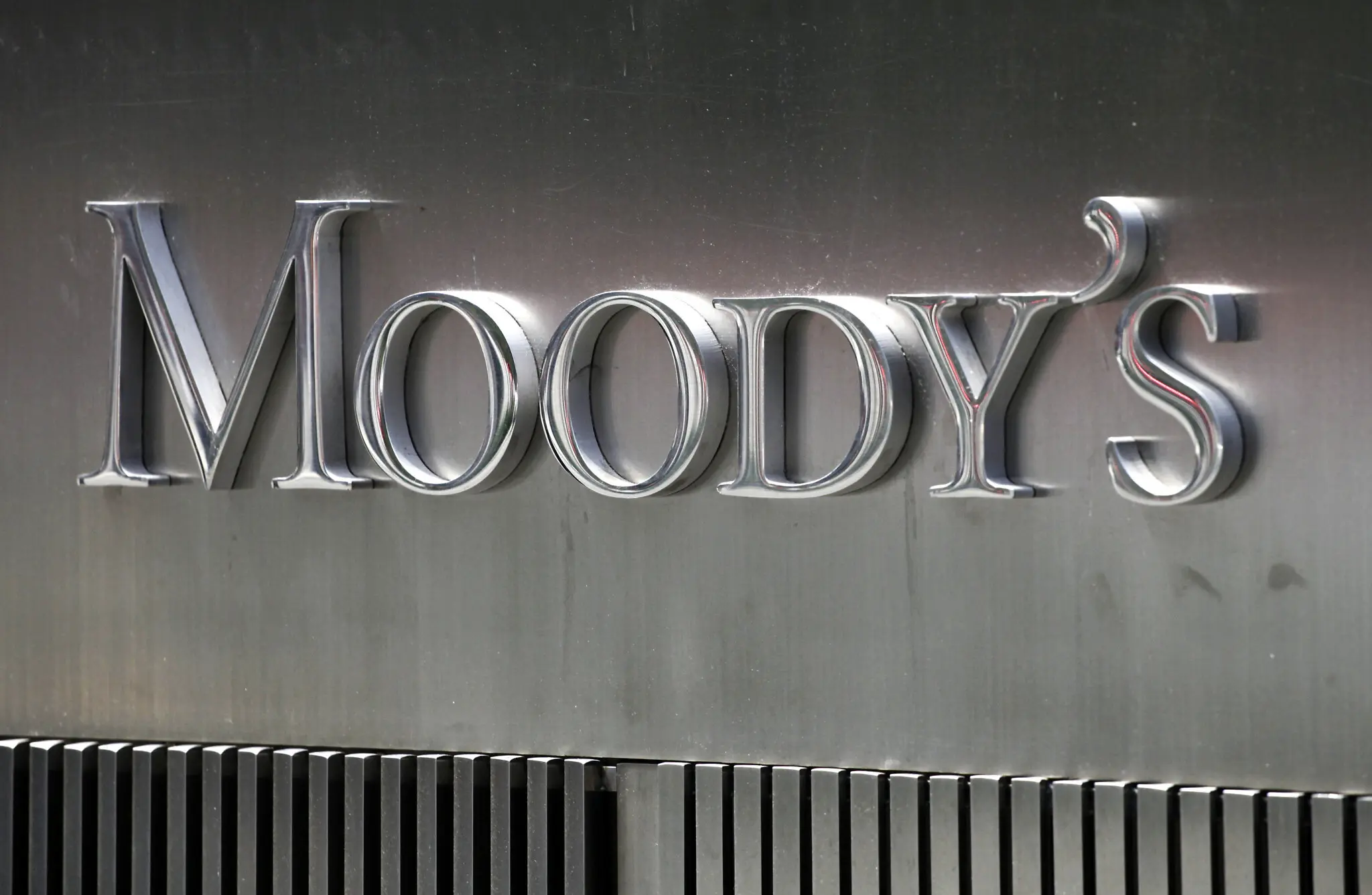 Γαλλία: Ο Moody’s υποβάθμισε σε αρνητικό το outlook