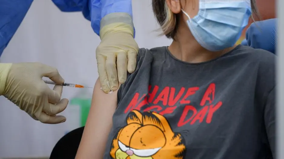 Από Mini cooper μέχρι iPads στα νέα κίνητρα για εμβολιασμό των νέων