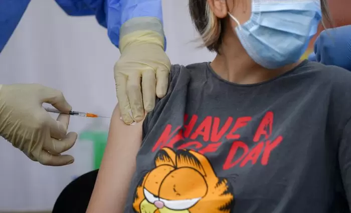 Από Mini cooper μέχρι iPads στα νέα κίνητρα για εμβολιασμό των νέων