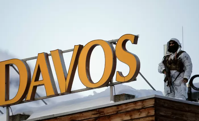 «Φορολογήστε μας τώρα» λένε εκατομμυριούχοι προς τη σύνοδο του Νταβός