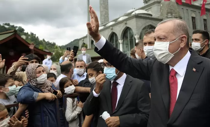 FT: Ο ανεξέλεγκτος Ερντογάν μπορεί να οδηγήσει την Τουρκία σε capital controls