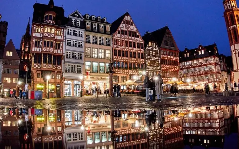 Ευρωζώνη: Η μεγαλύτερη ανάπτυξη των τελευταίων δύο ετών τον Οκτώβριο