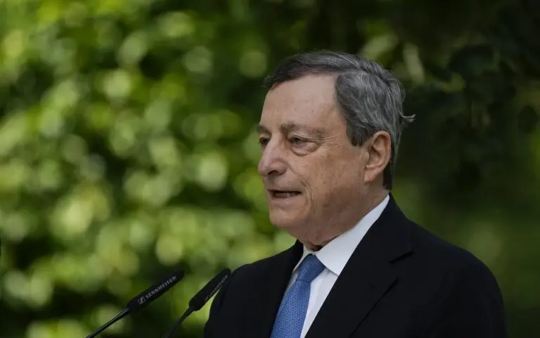 Ο Μάριο Ντράγκι «δείχνει» τη Σουηδία ως πρότυπο για την Ε.Ε.