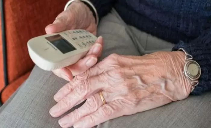 Παρίστανε υπάλληλο της ΑΗΚ και άρπαξε τα χρυσαφικά ηλικιωμένης στη Λάρνακα