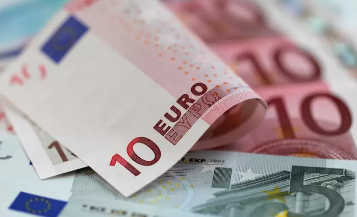 Στα €2.476 και αυξημένες κατά 4,2% οι μέσες ακαθάριστες απολαβές το δεύτερο 3μηνο