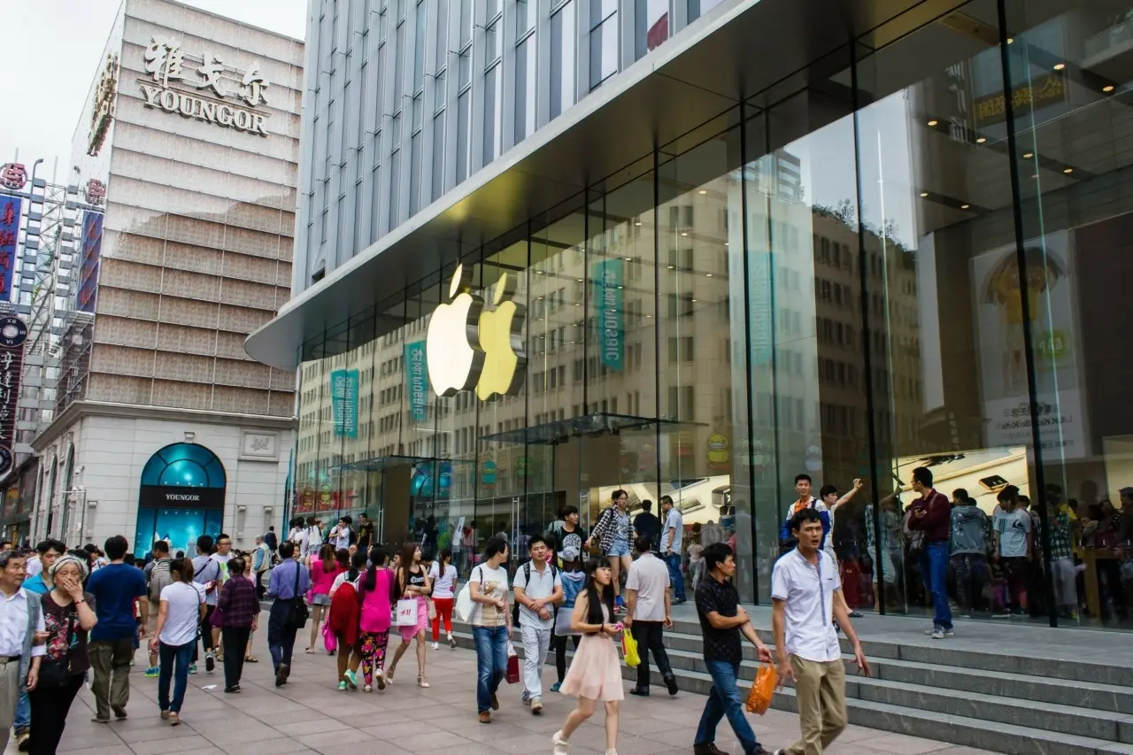 Η κινεζική οικονομία παραπαίει: Η πτώση των επενδύσεων φέρνει πλήγμα στην ανάπτυξη