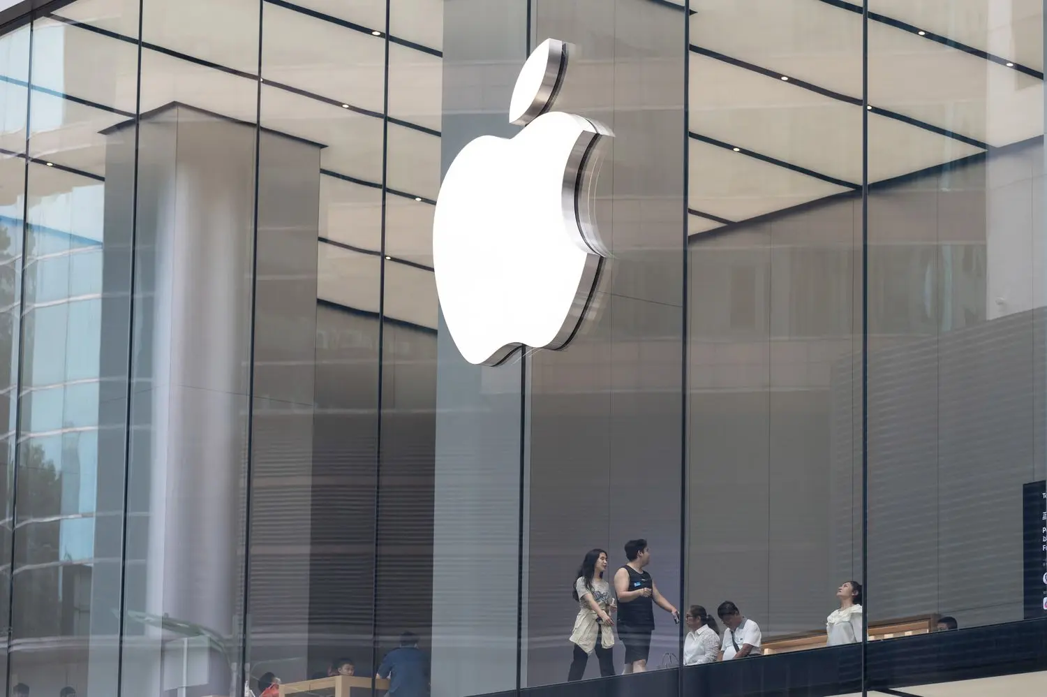 Apple: Ανησυχία για τους δασμούς και μείωση των πωλήσεων στην Κίνα