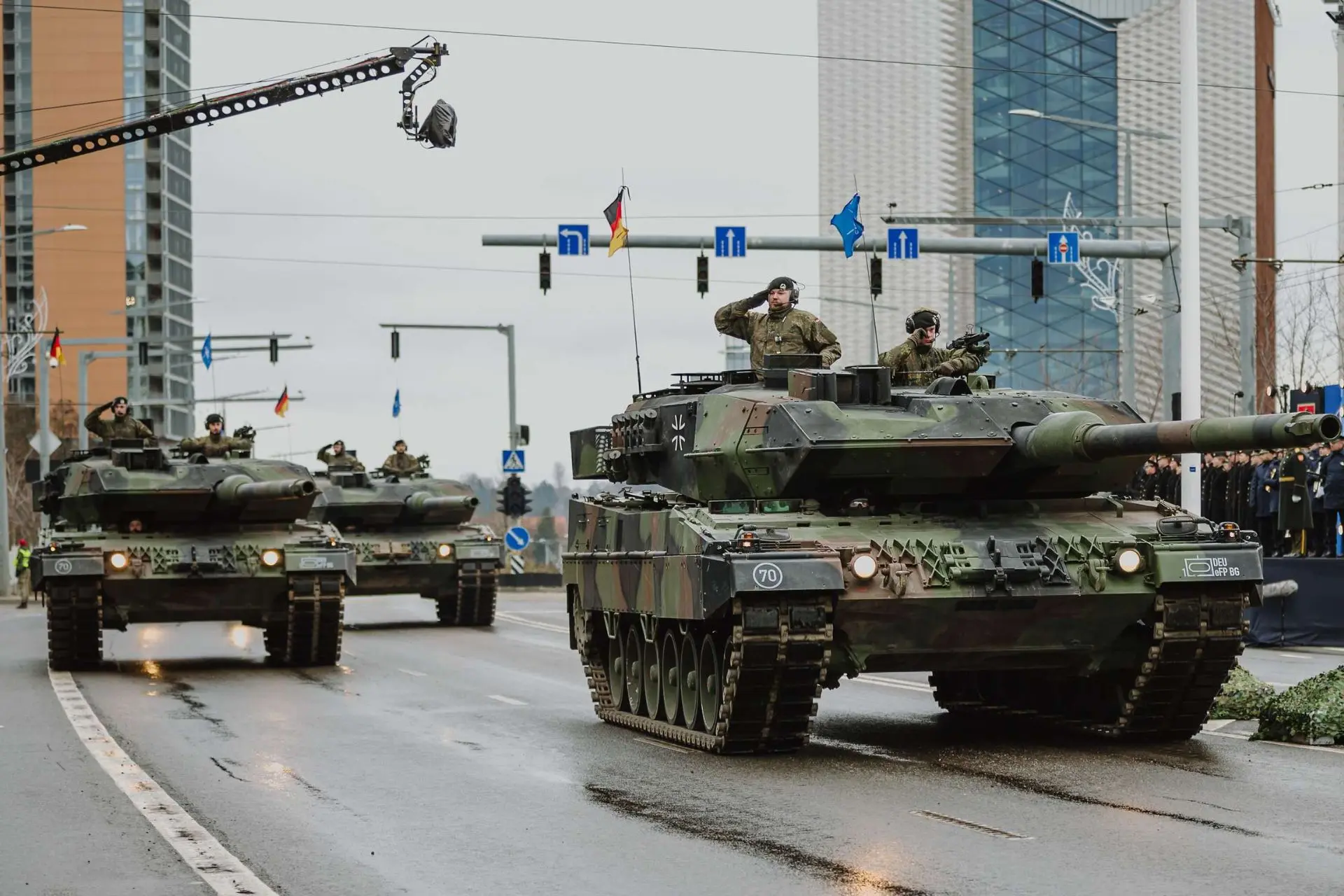 Η Γερμανία ετοιμάζεται να ρίξει 52 δισ. ευρώ στην άμυνα