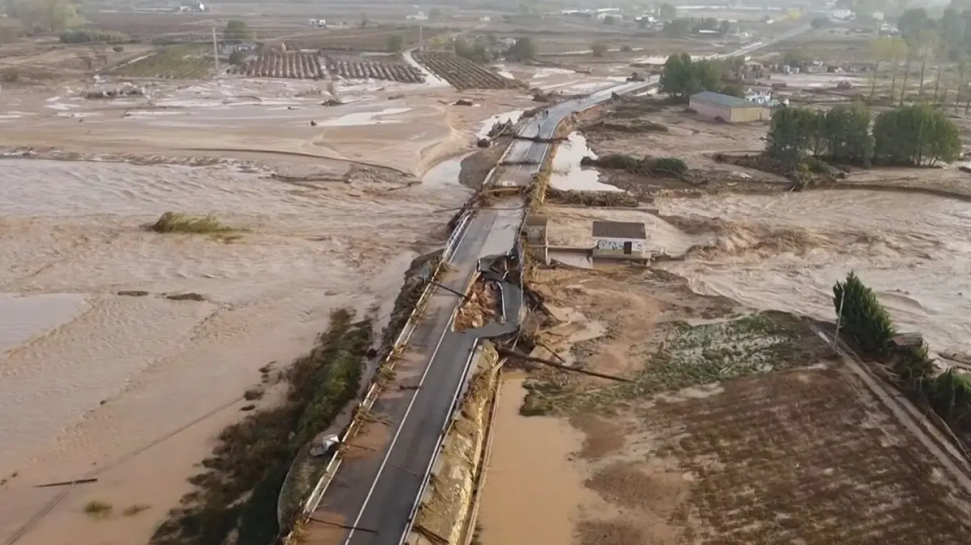 Βαλένθια: Συγκλονιστικά βίντεο από drone δείχνουν το μέγεθος της καταστροφής