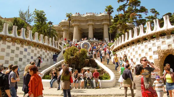 Aφίξεις τουριστών ρεκόρ στην Ισπανία το 2023