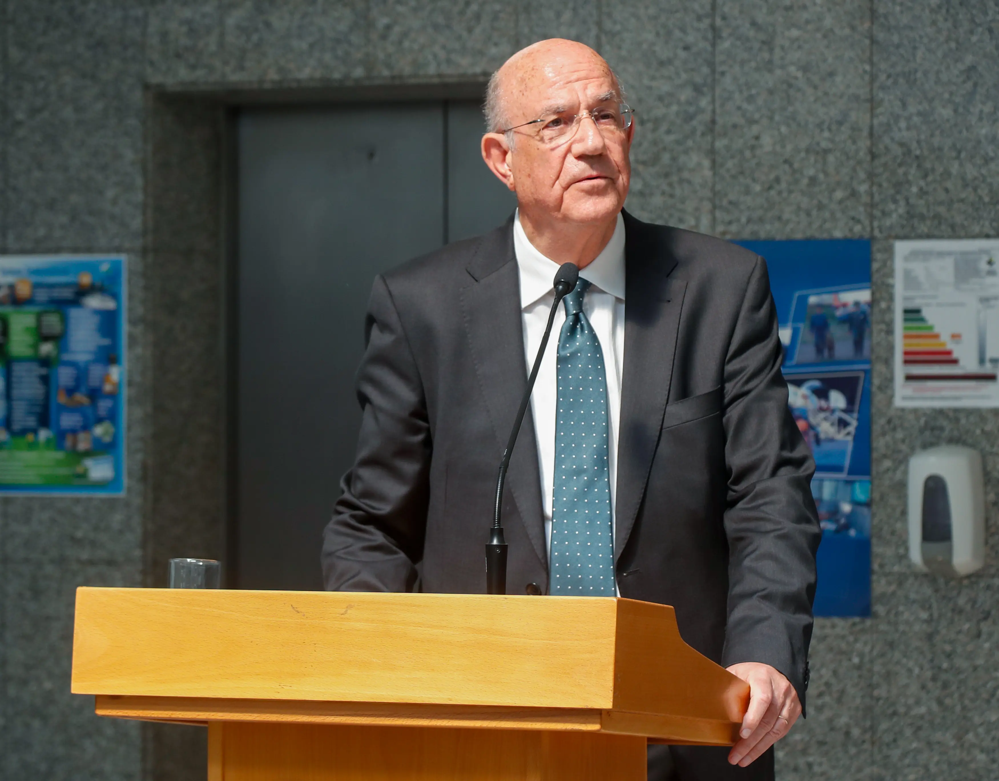 ΥΠΟΙΚ: Ζητά αξιοποίηση του τέλους 0,4% για μείωση των ΜΕΔ