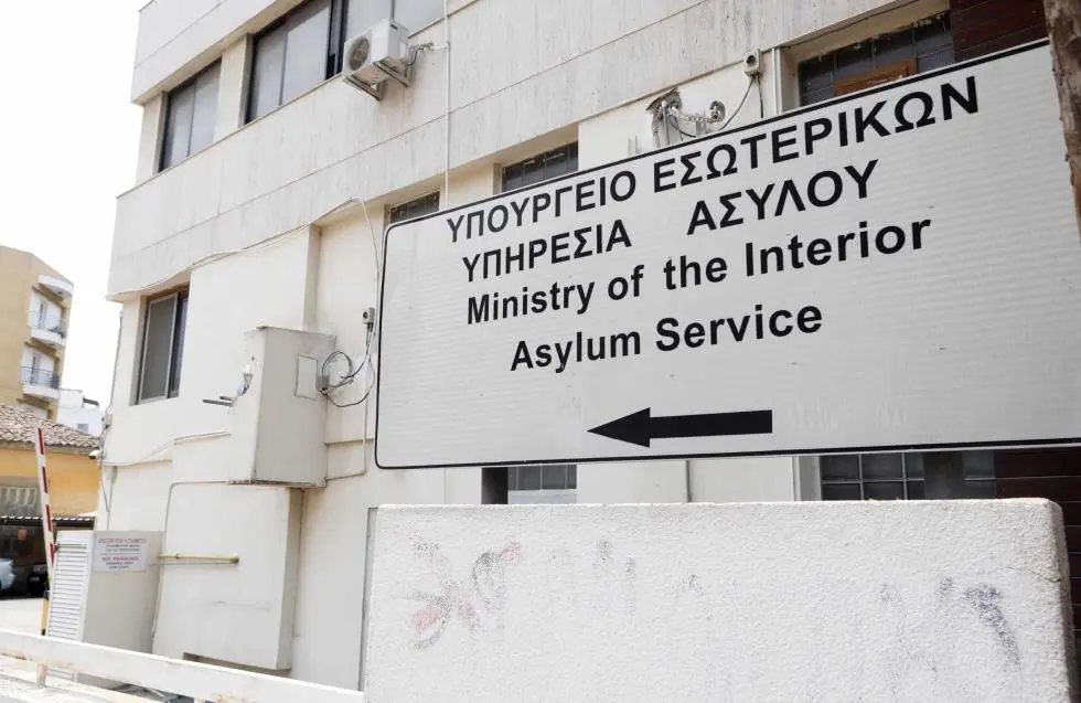 ΙΣΟΤΗΤΑ: Καταγγέλλει την Κύπρο στην Κομισιόν για γραφείς Υπ. Ασύλου