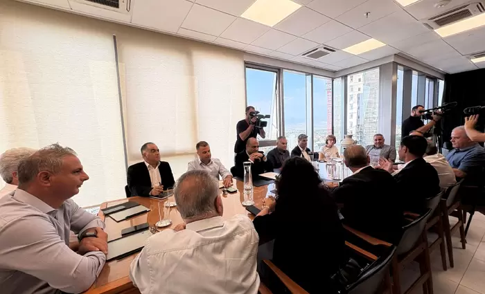 ΑΤΑ: Η κυβέρνηση άνοιξε τα χαρτιά της, αλλά το «μέτωπο» παραμένει ανοιχτό