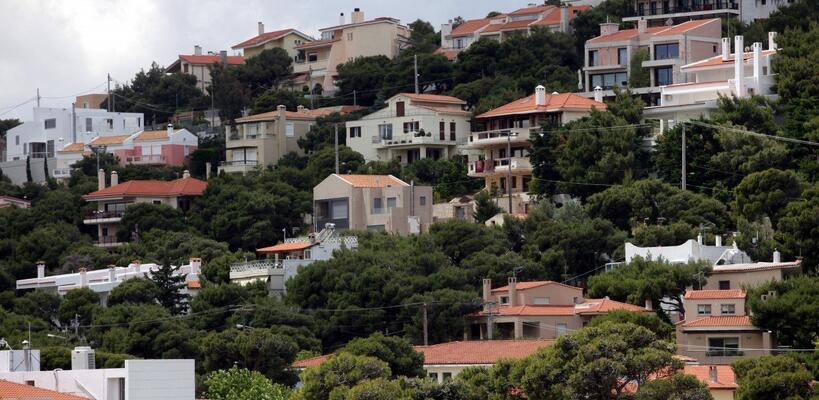 Πώς κλειδώθηκαν 3 στους 4 Έλληνες έξω από την αγορά κατοικίας