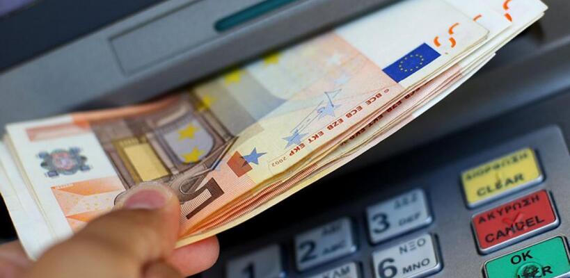 Μπορεί να μπουν αρνητικά επιτόκια σε όλες τις καταθέσεις;