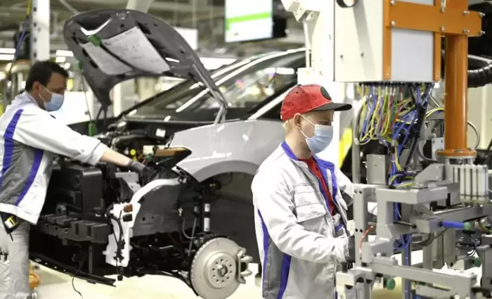 «Τσουνάμι» προσλήψεων στα εργοστάσια της Ευρώπη