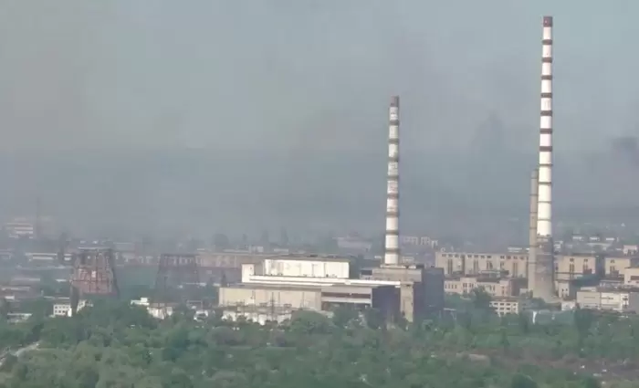 Διαρροή πετρελαίου από βομβαρδισμό σε εργοστάσιο
