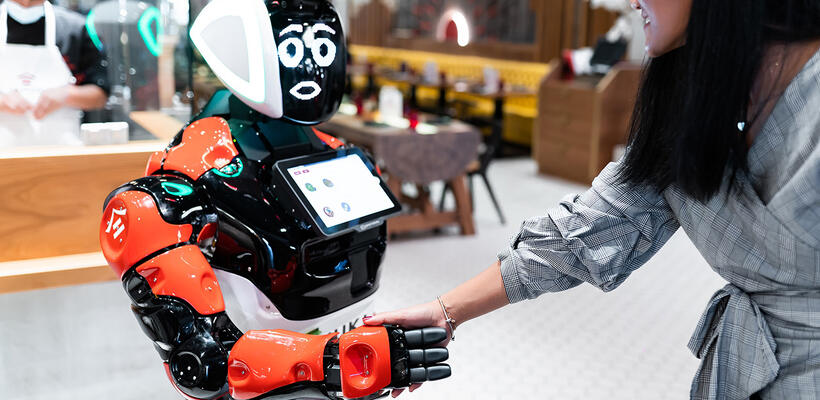 FT: Ετοιμαστείτε για τράπεζες που θα δουλεύουν στον αυτόματο