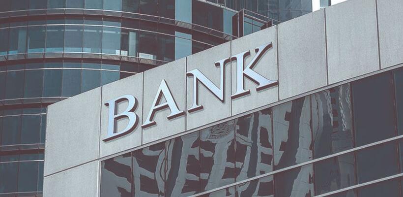 Επιτόκια, τα τραπεζικά κέρδη και οι εξελίξεις στον τραπεζικό τομέα