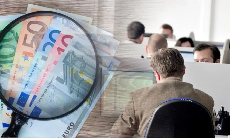 Μείωση 3,3% στις μηνιαίες απολαβές των υπαλλήλων